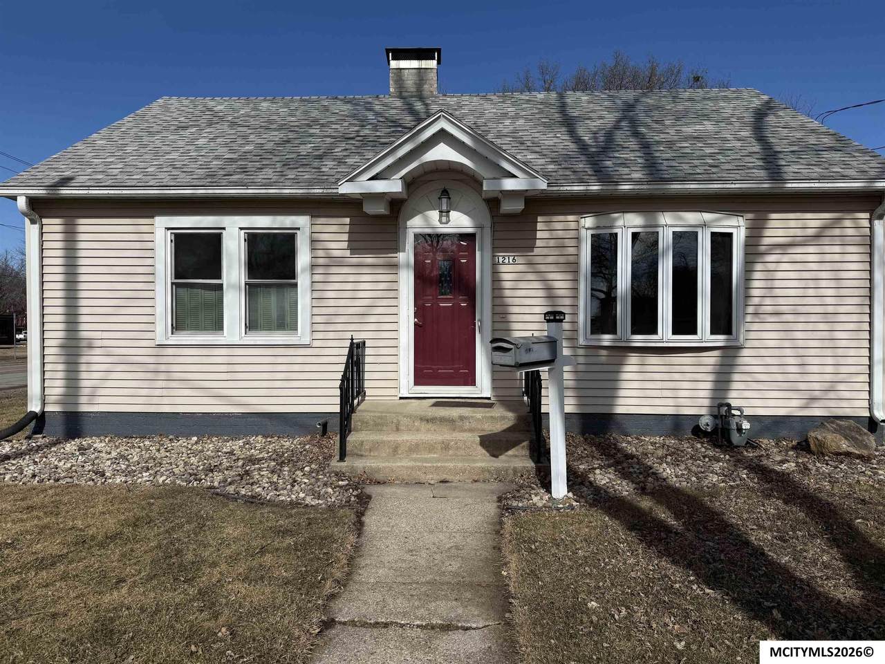 1216 2nd Sw - Photo 1