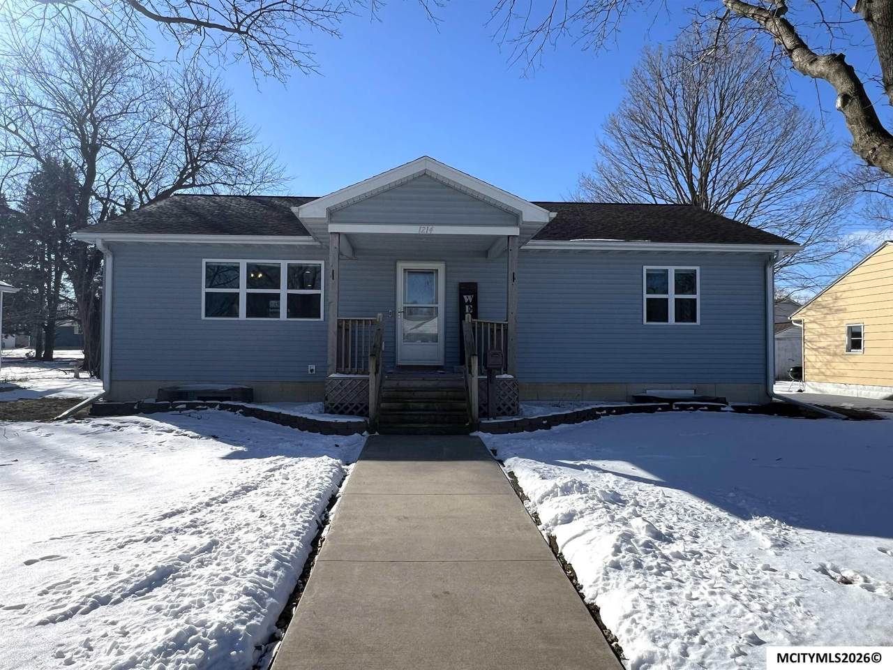 1214 Ash St - Photo 1