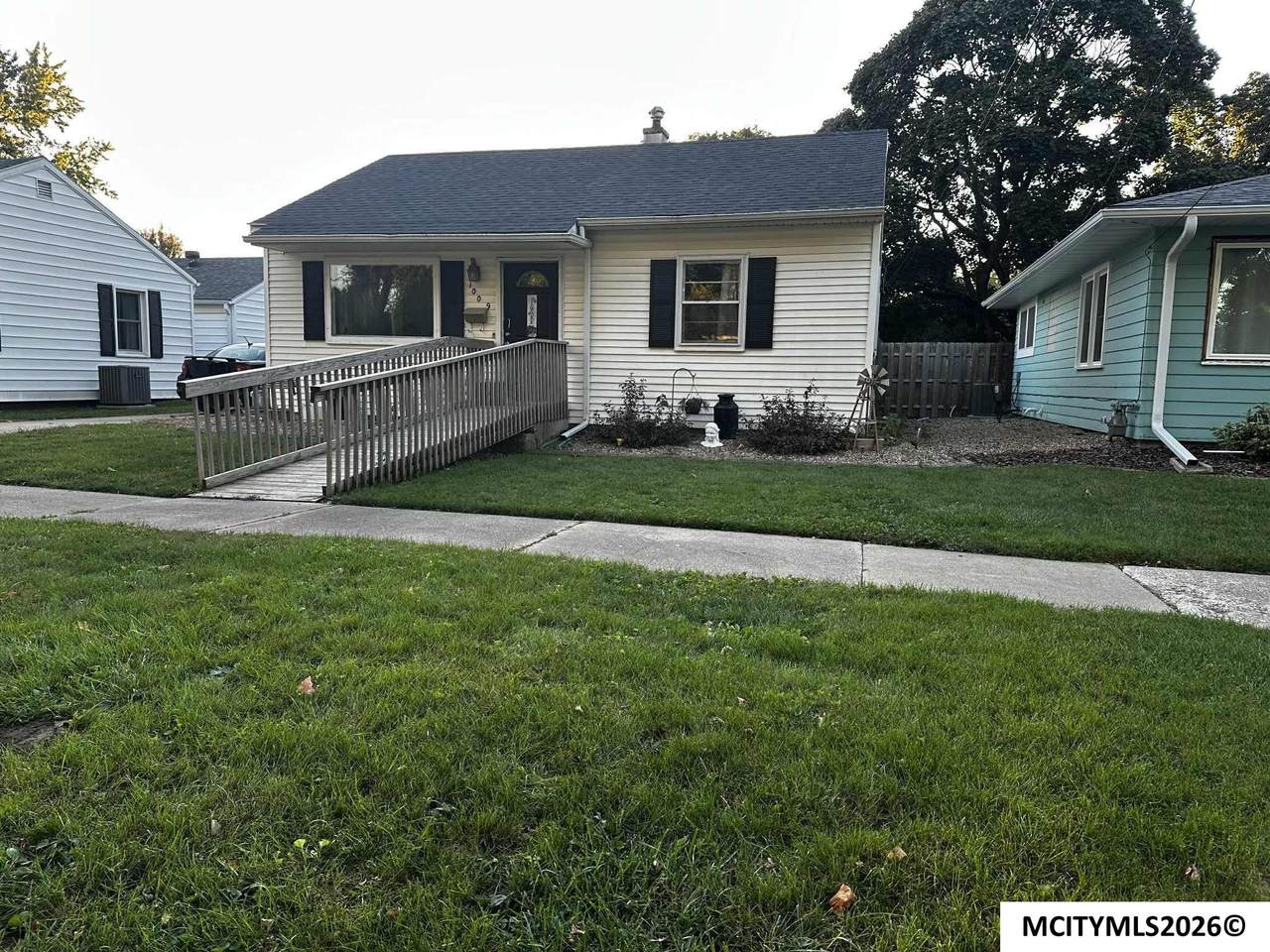 1009 Allison St - Photo 1