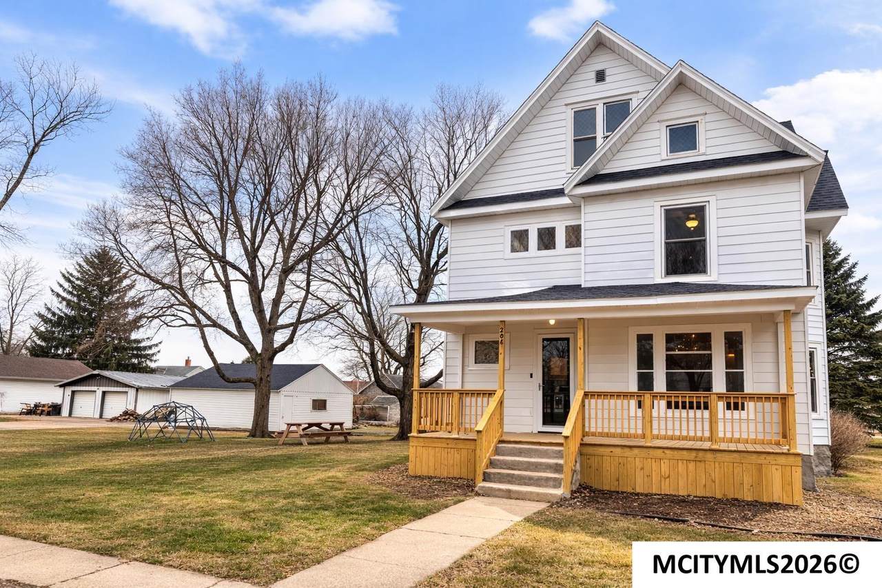 204 3rd St S - Photo 1