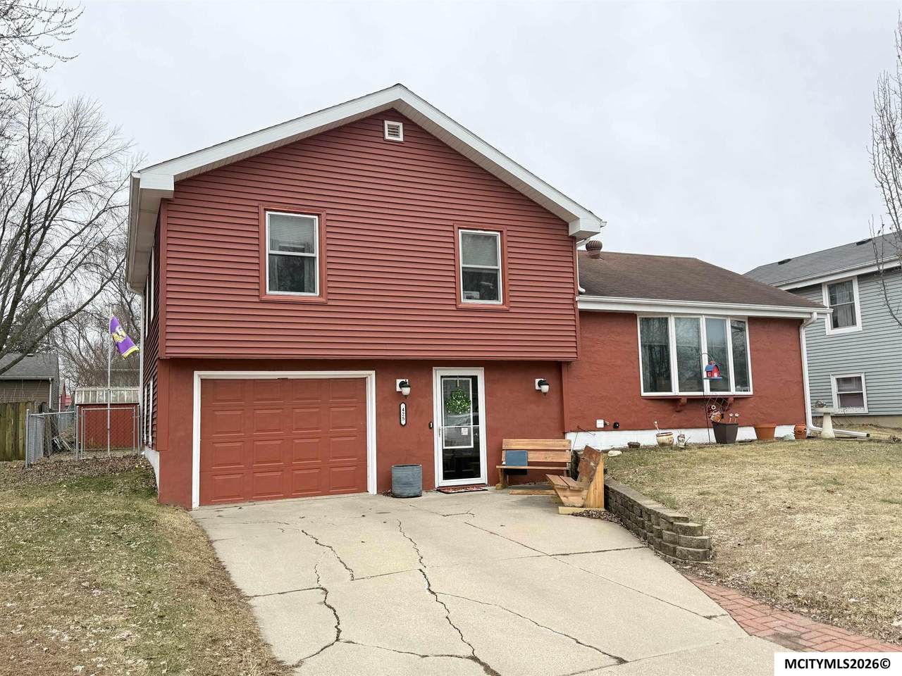 425 21st Sw - Photo 1