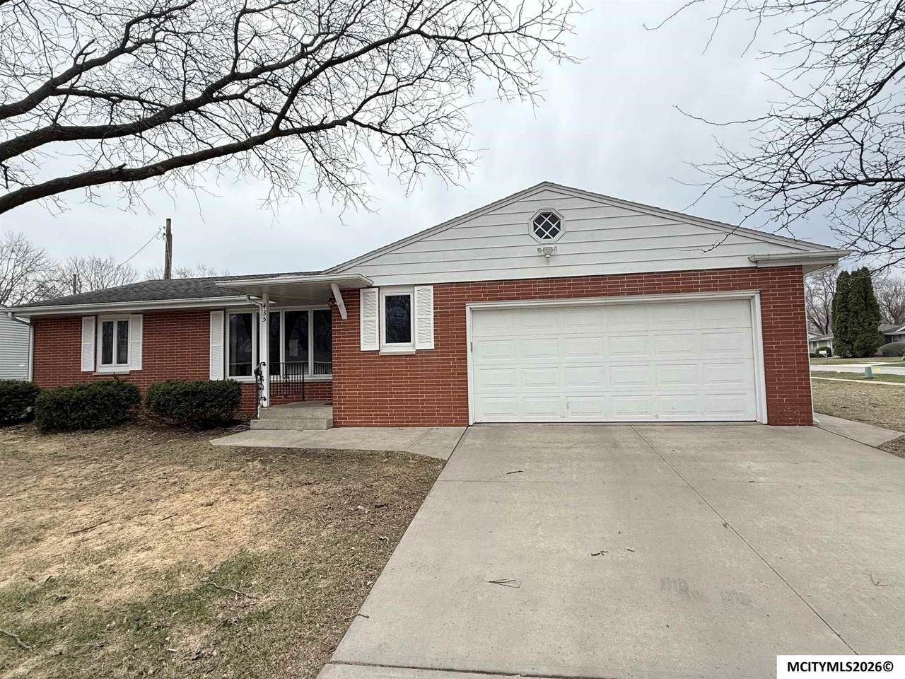 435 21st Sw - Photo 1