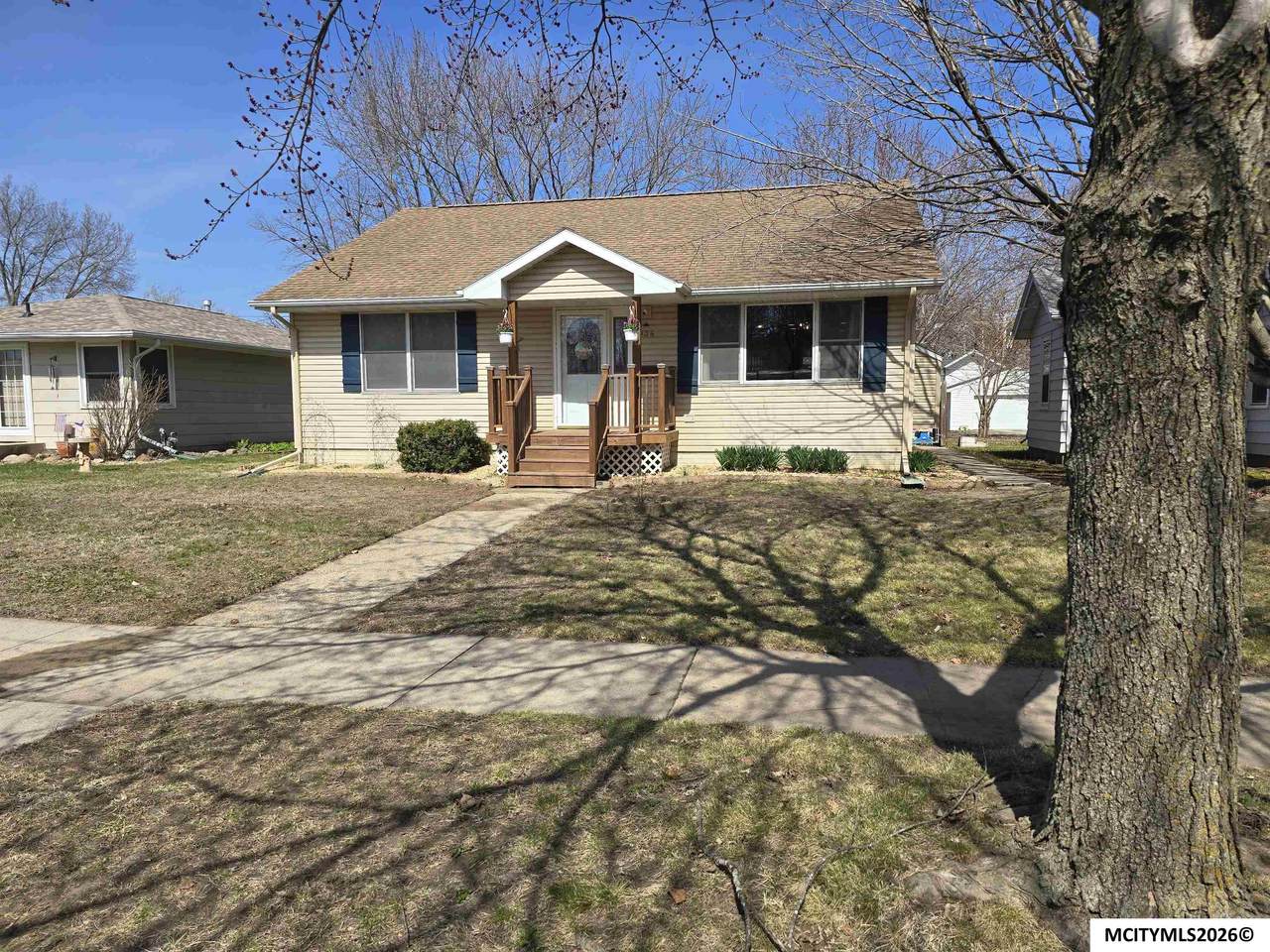 934 11th Ne - Photo 1
