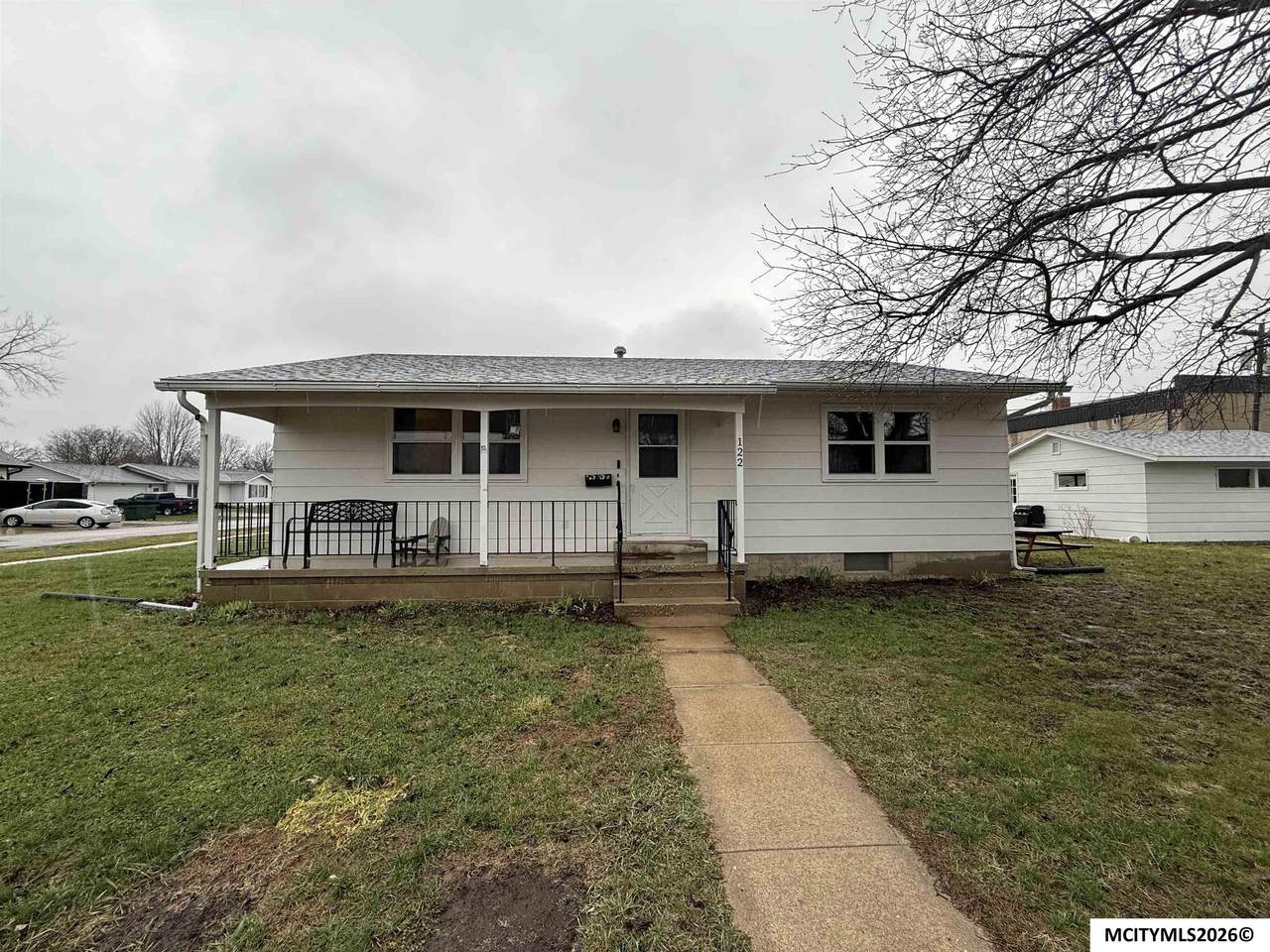 122 3rd St - Photo 1