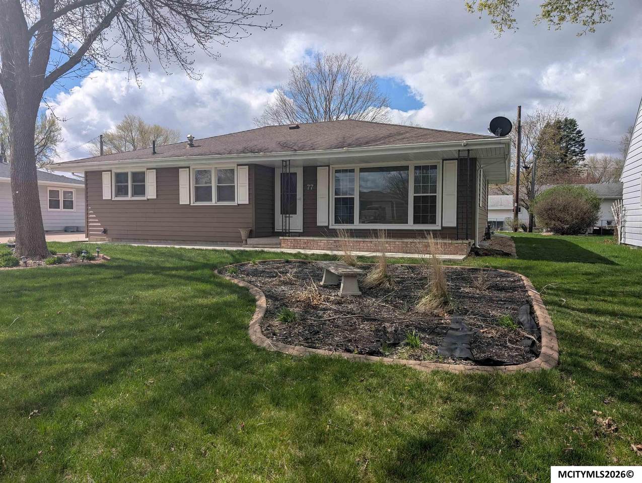 77 Mission Dr - Photo 1
