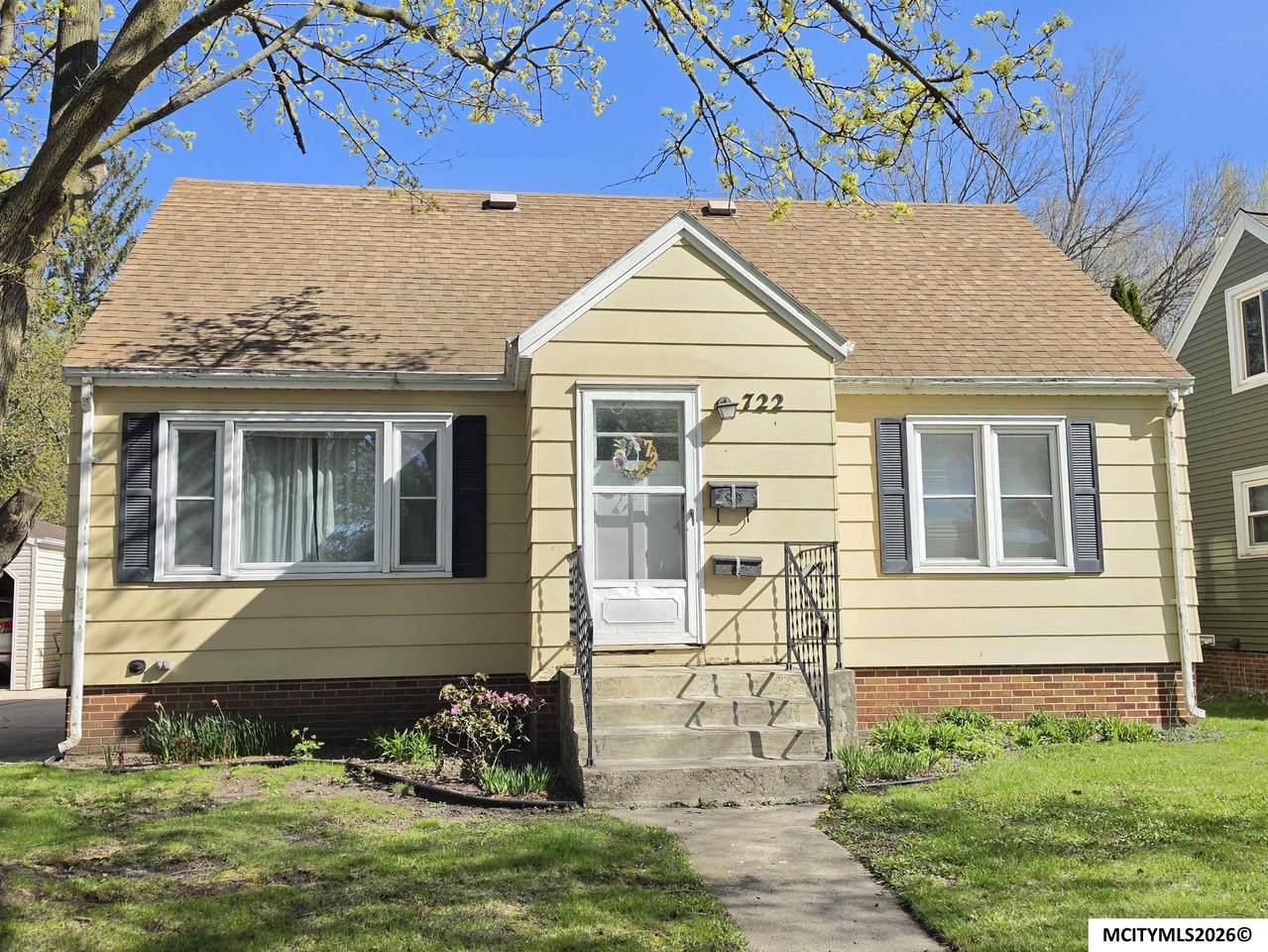 722 10th Ne - Photo 1