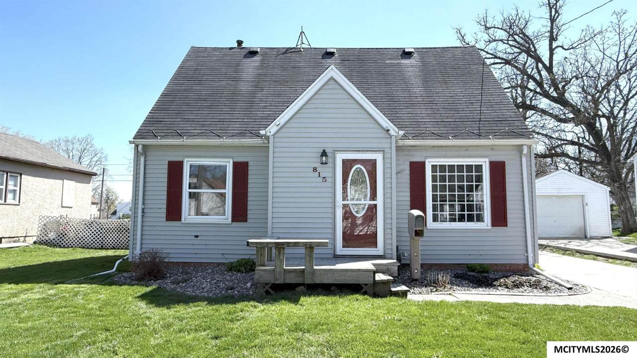 815 16th Ne - Photo 1