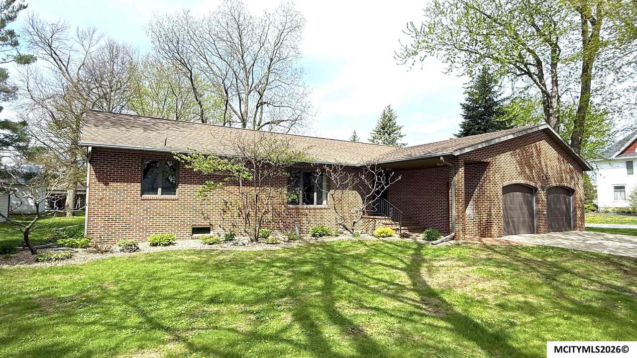 212 5th St - Photo 1