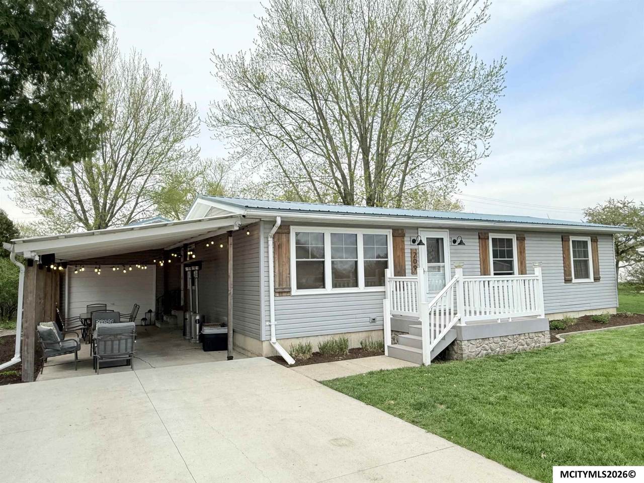 209 Park St - Photo 1