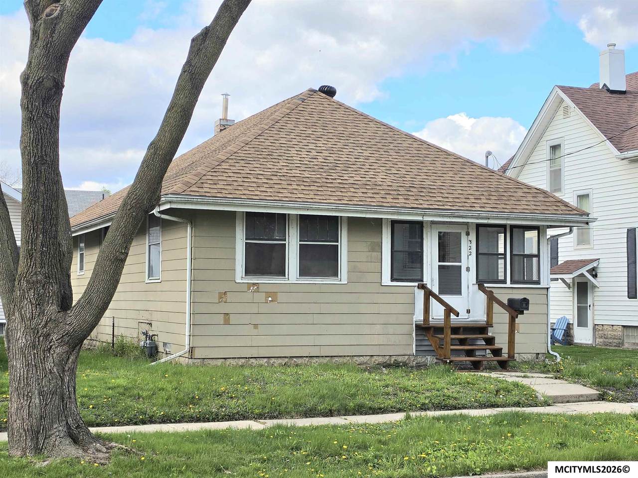 322 8th Nw - Photo 1