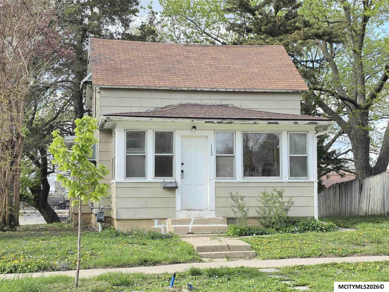 110 12th Se - Photo 1
