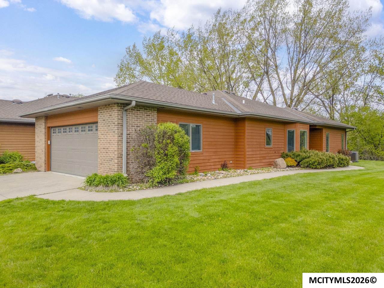 2005 Hunters Ridge Dr - Photo 1
