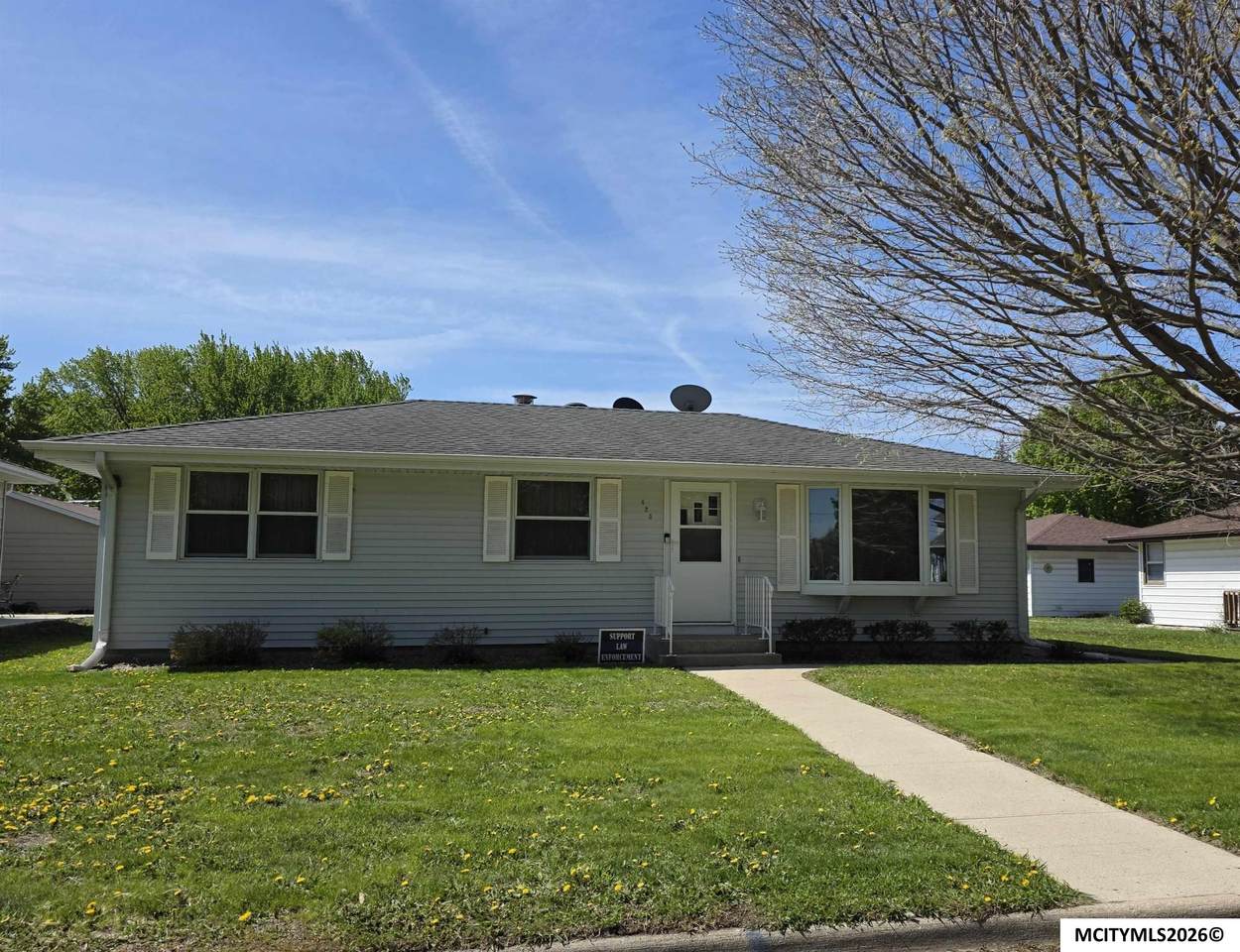 425 27th Sw - Photo 1