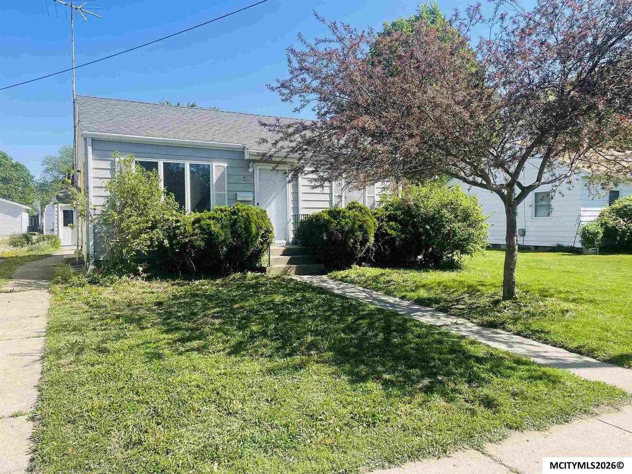 124 27th Sw - Photo 1