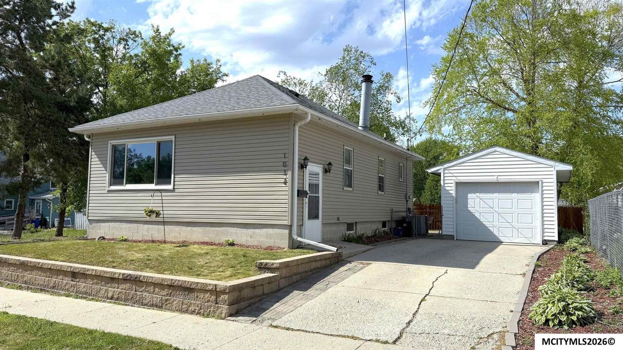 1012 8th Sw - Photo 1
