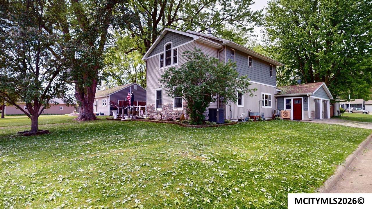 715 12th St - Photo 1