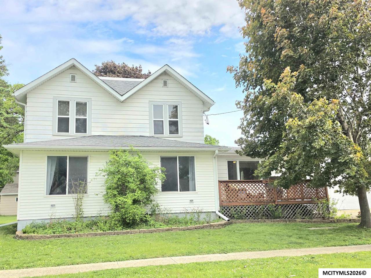 204 1st  Ne - Photo 1