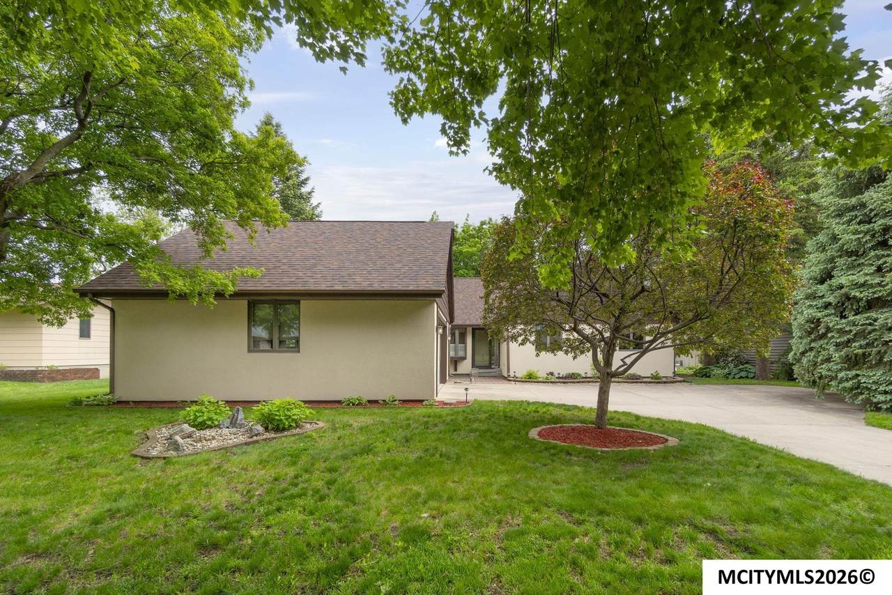 1021 15th Se - Photo 1