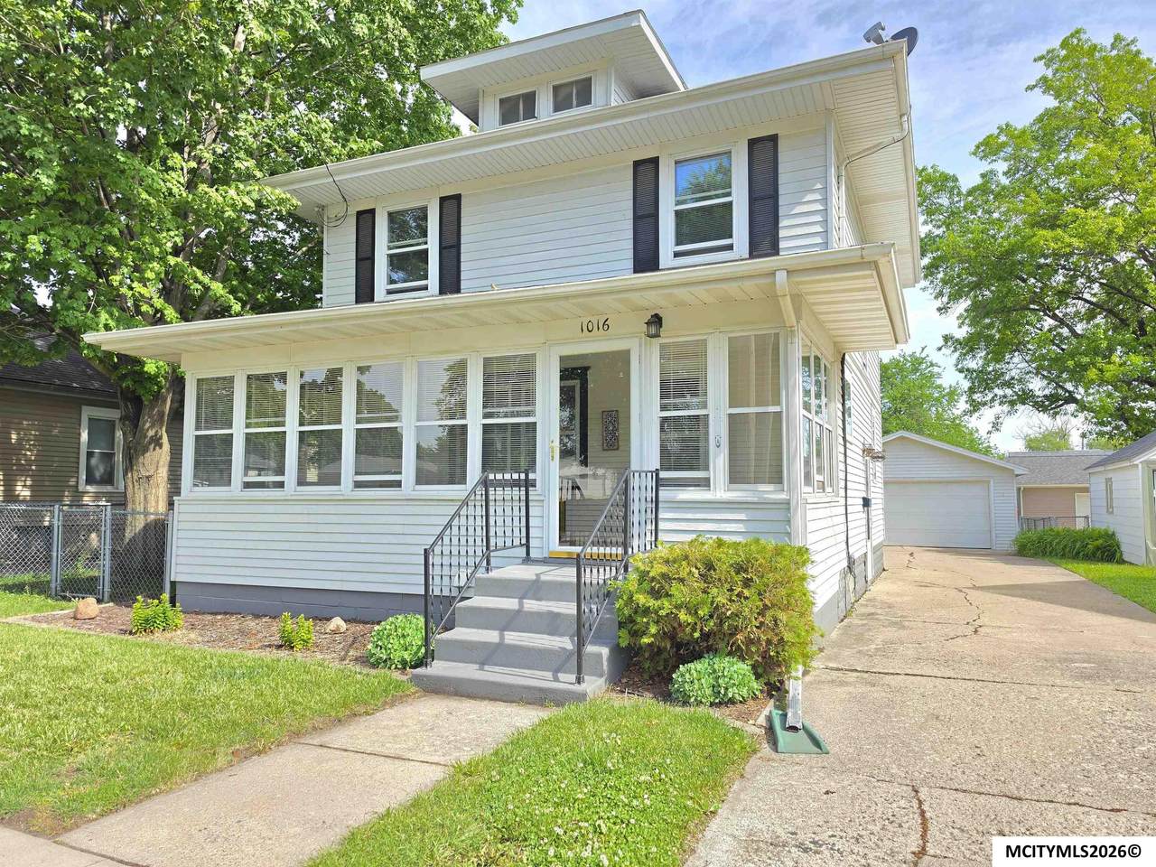 1016 State St - Photo 1