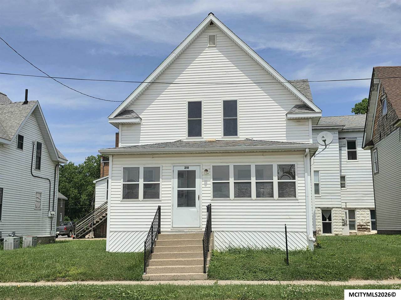 210 1st Sw - Photo 1