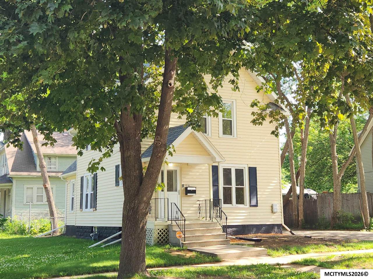 326 1st Nw - Photo 1