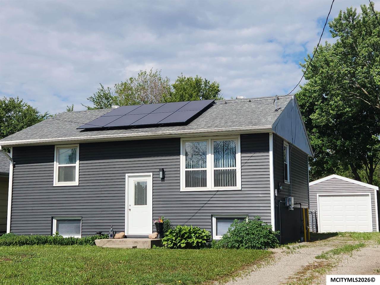 1320 Hampshire - Photo 1