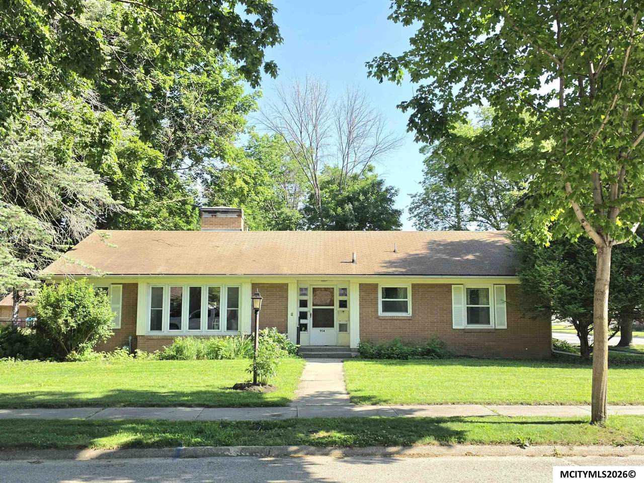 954 6th Pl Se - Photo 1