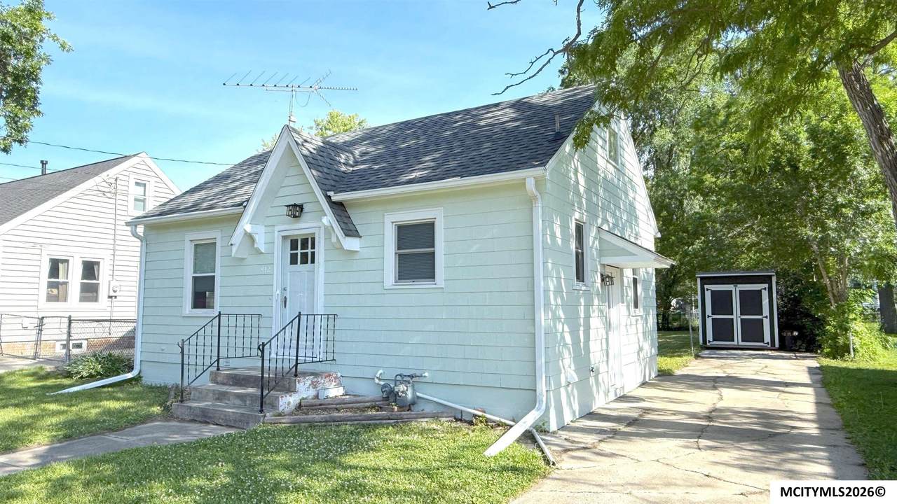 912 15th Ne - Photo 1
