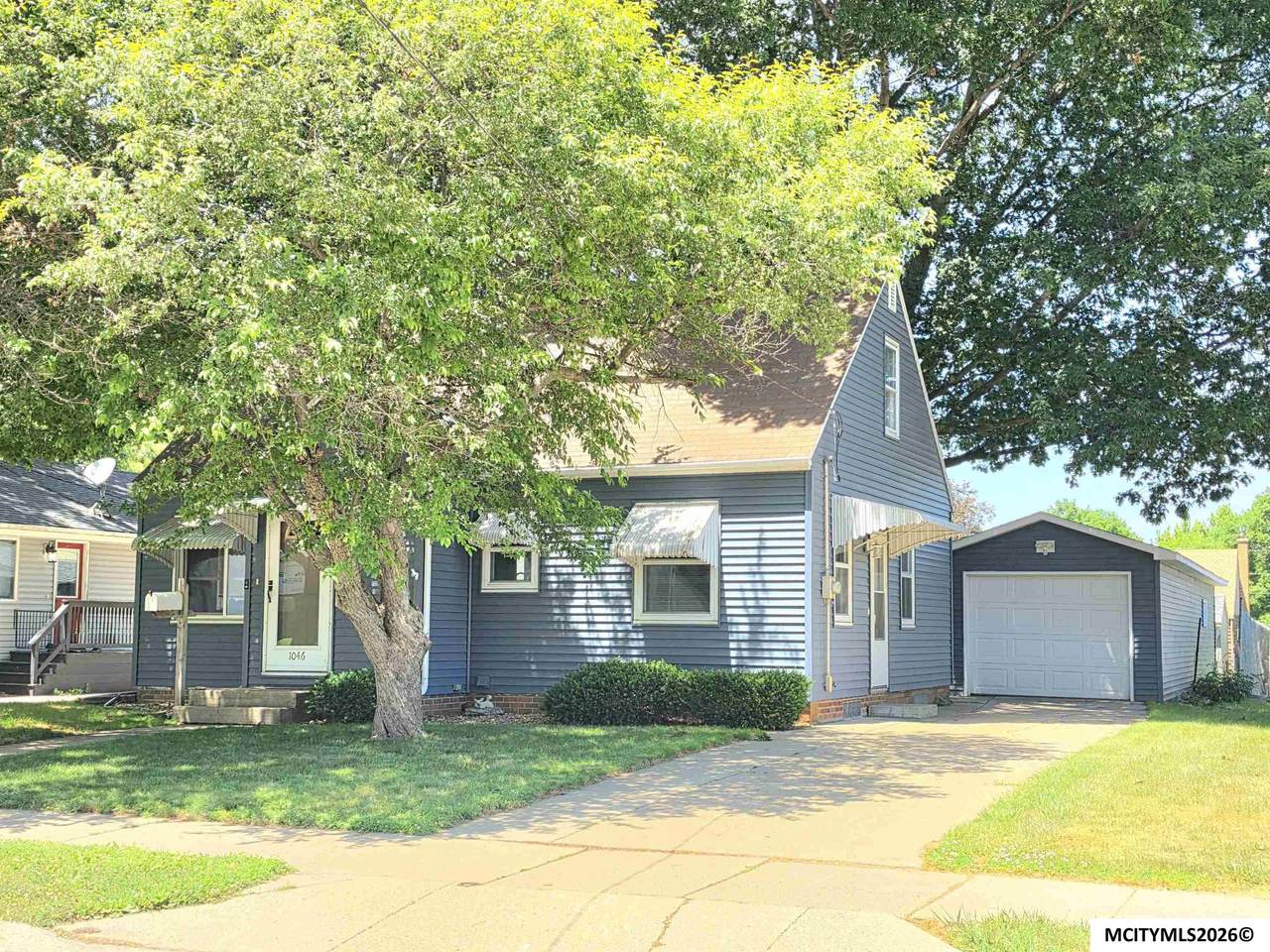1046 1st Ne - Photo 1