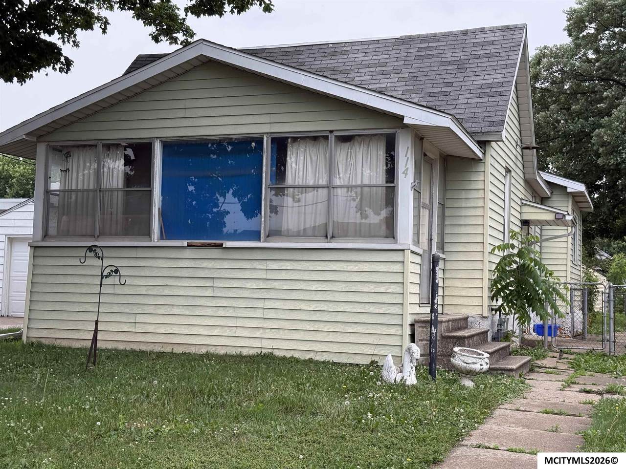 114 27th Sw - Photo 1