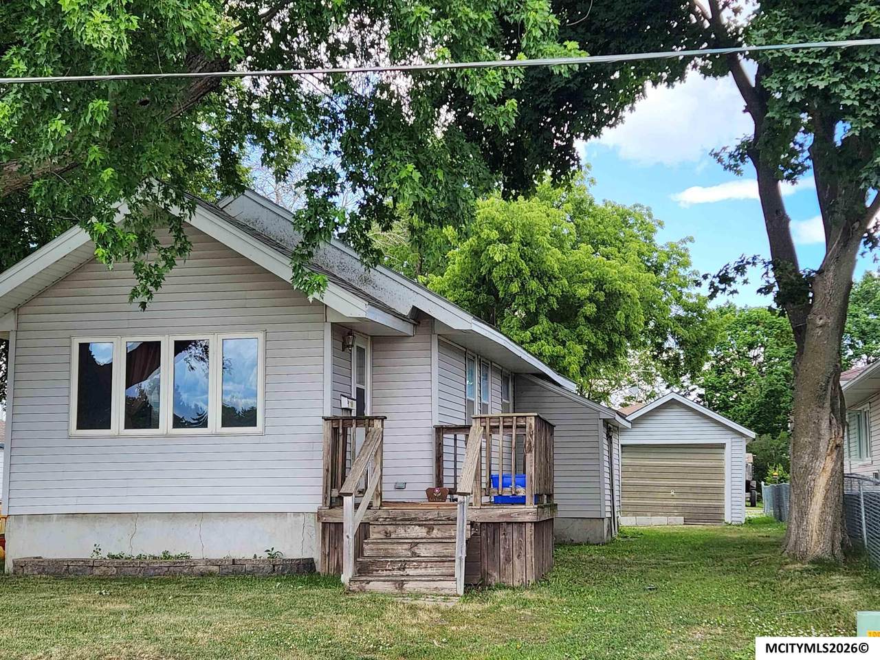 40 27th Sw - Photo 1