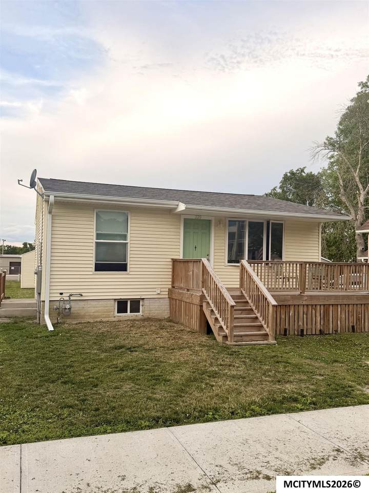 220 12th Se - Photo 1