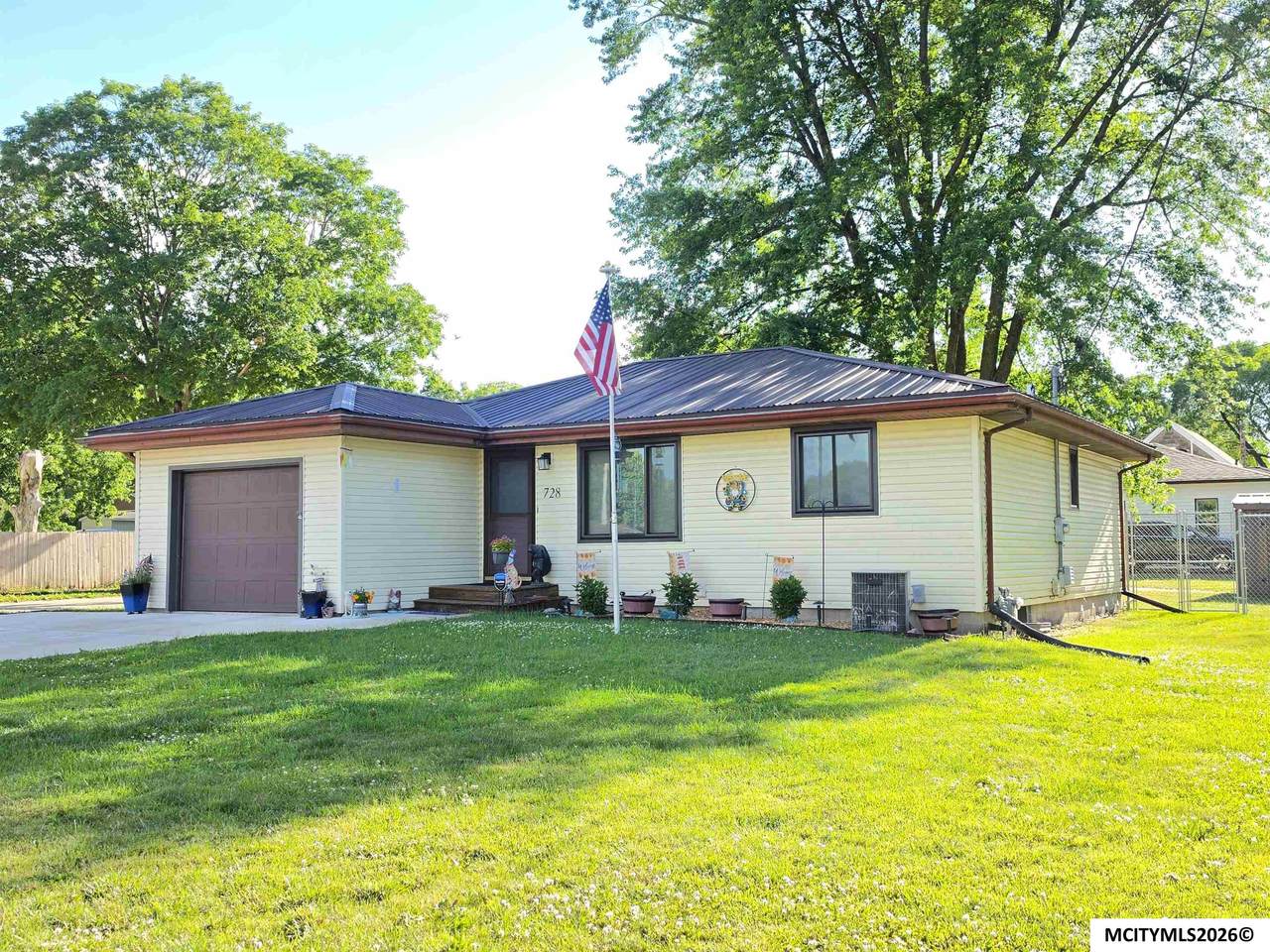 728 Harrison - Photo 1