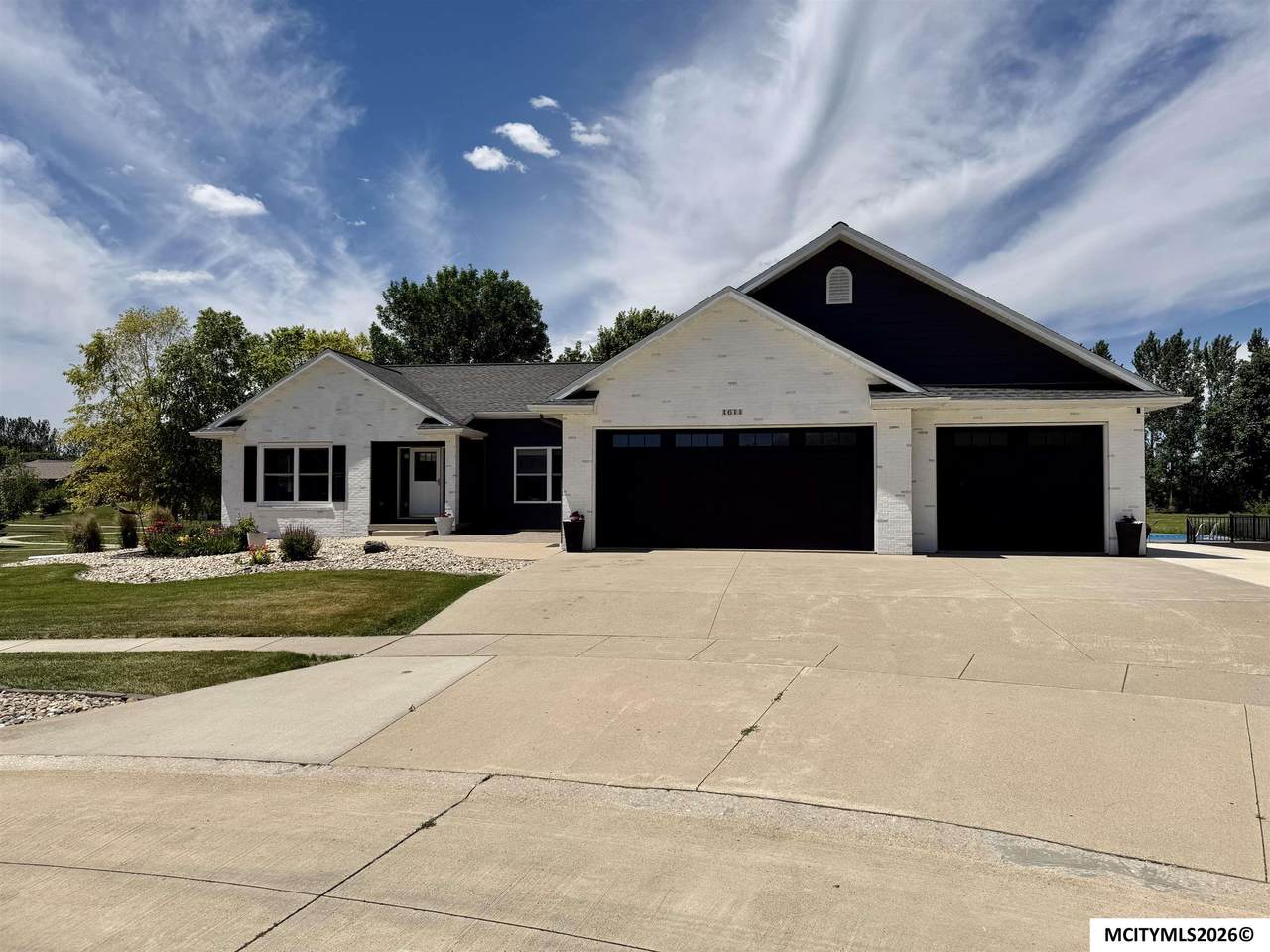 1611 Willow Place - Photo 1