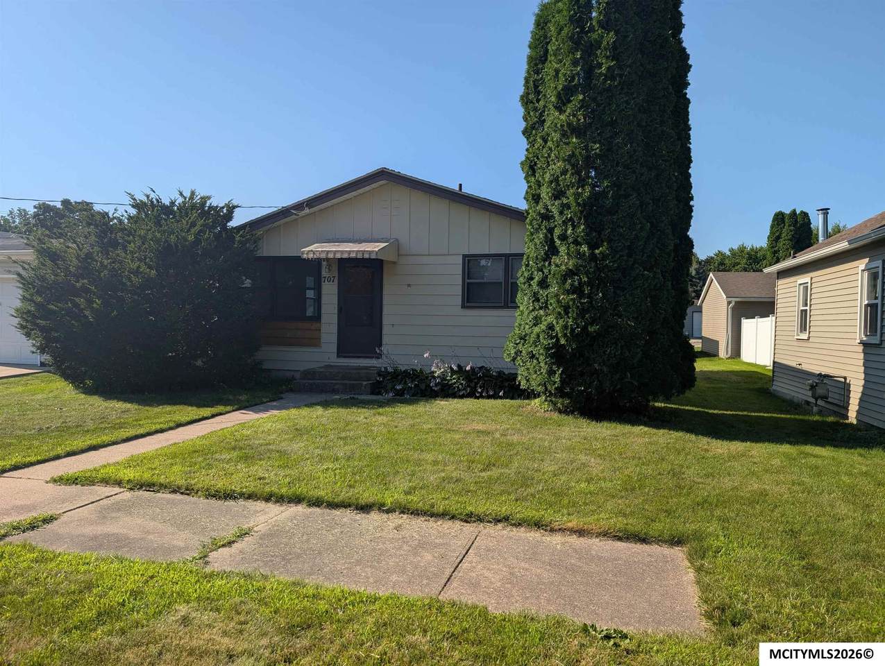 707 16th Se - Photo 1