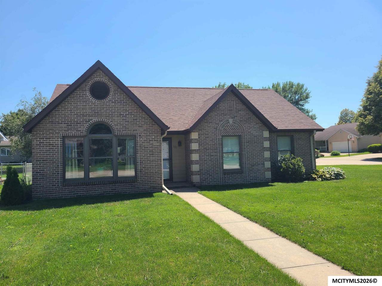 521 24th Pl Sw - Photo 1