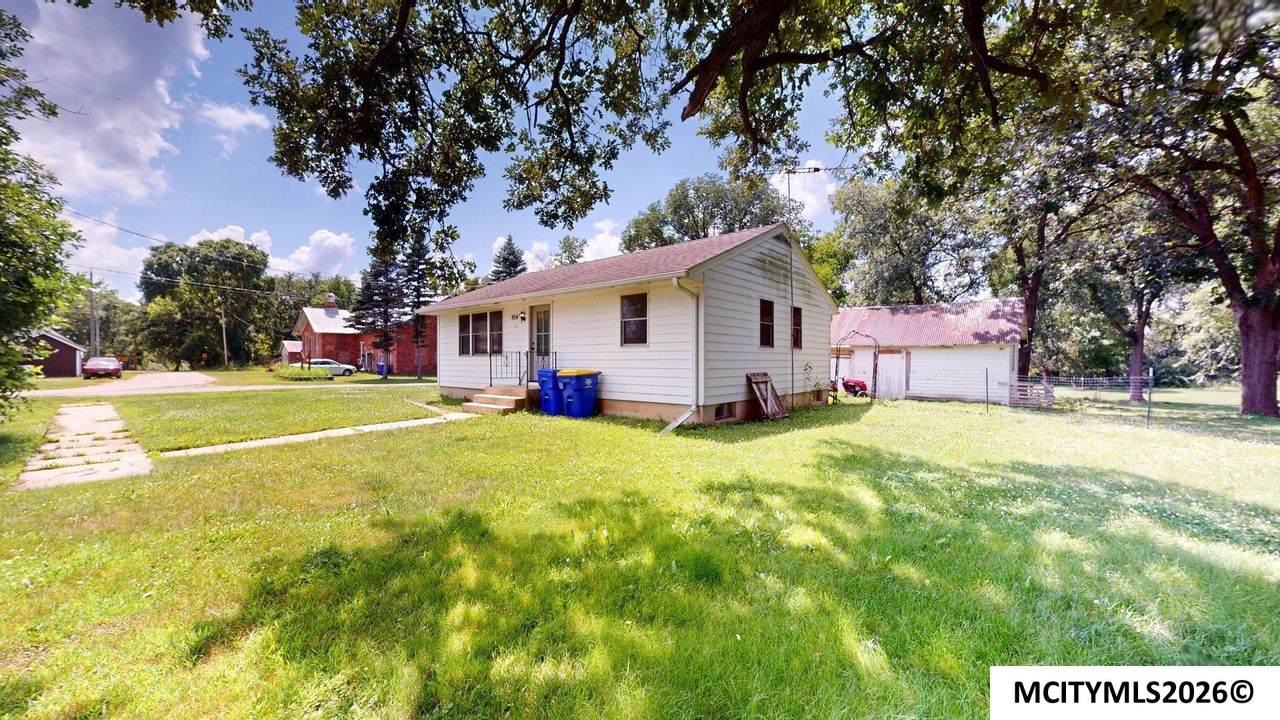 904 College St - Photo 1