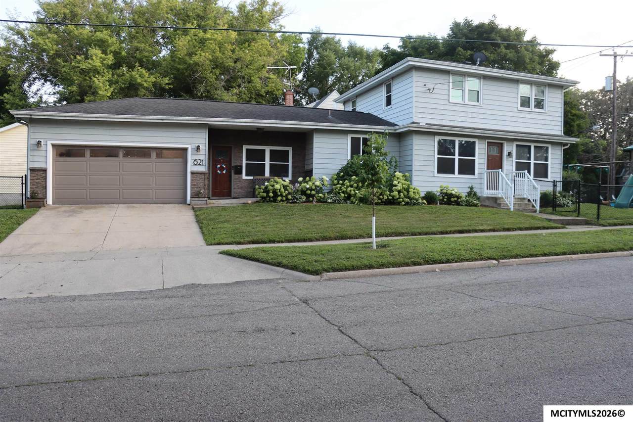 621 10th Ne - Photo 1