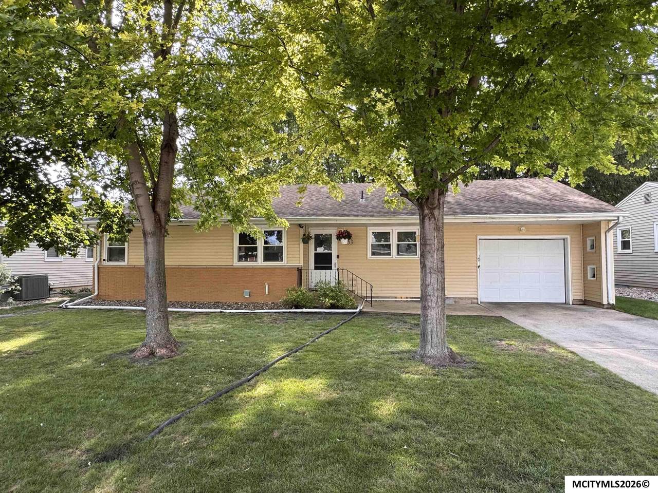 153 Sunny Circle - Photo 1