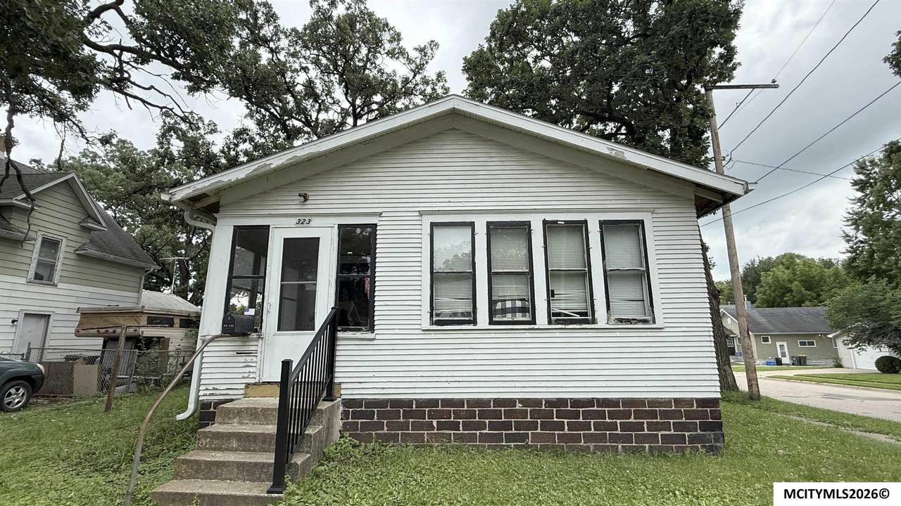 323 9th Ne - Photo 1