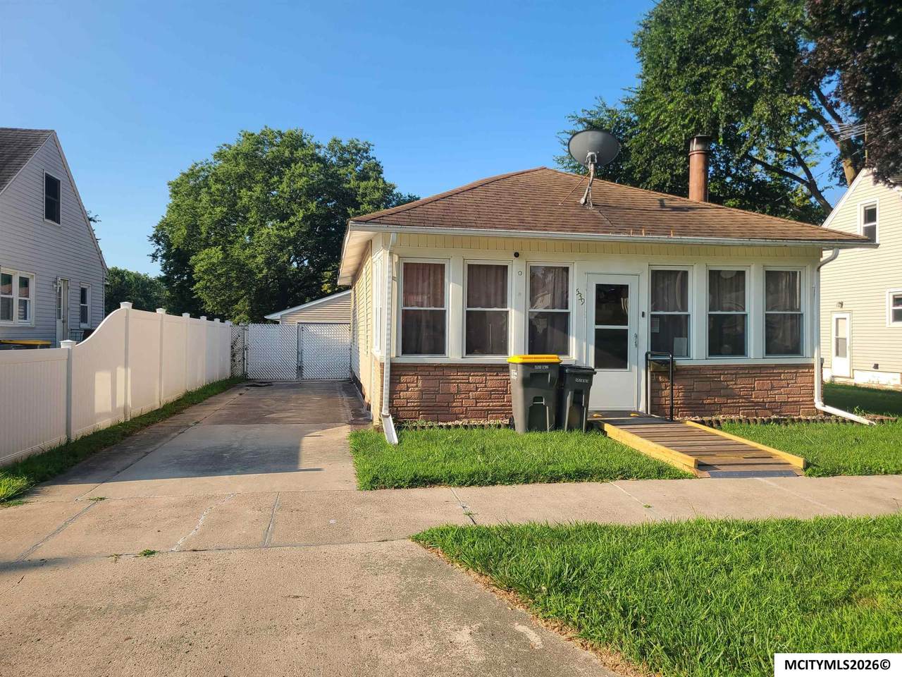539 20th Se - Photo 1