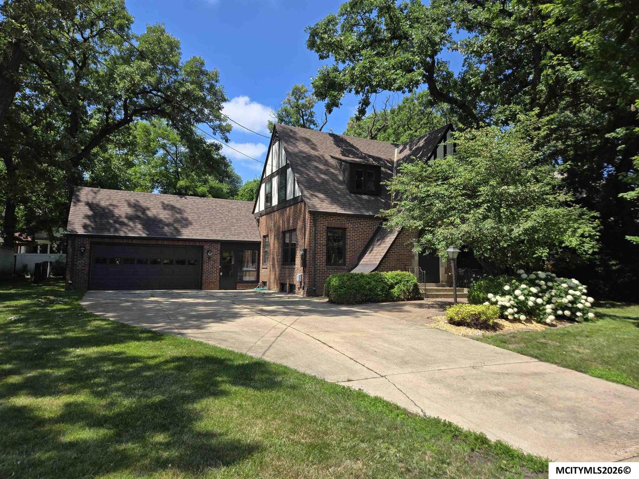 76 Crescent Dr - Photo 1