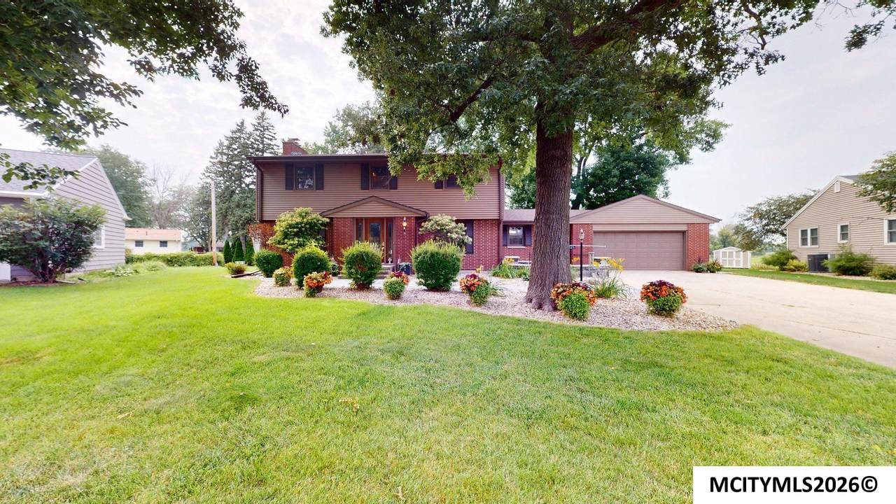 225 Parkridge Dr - Photo 1