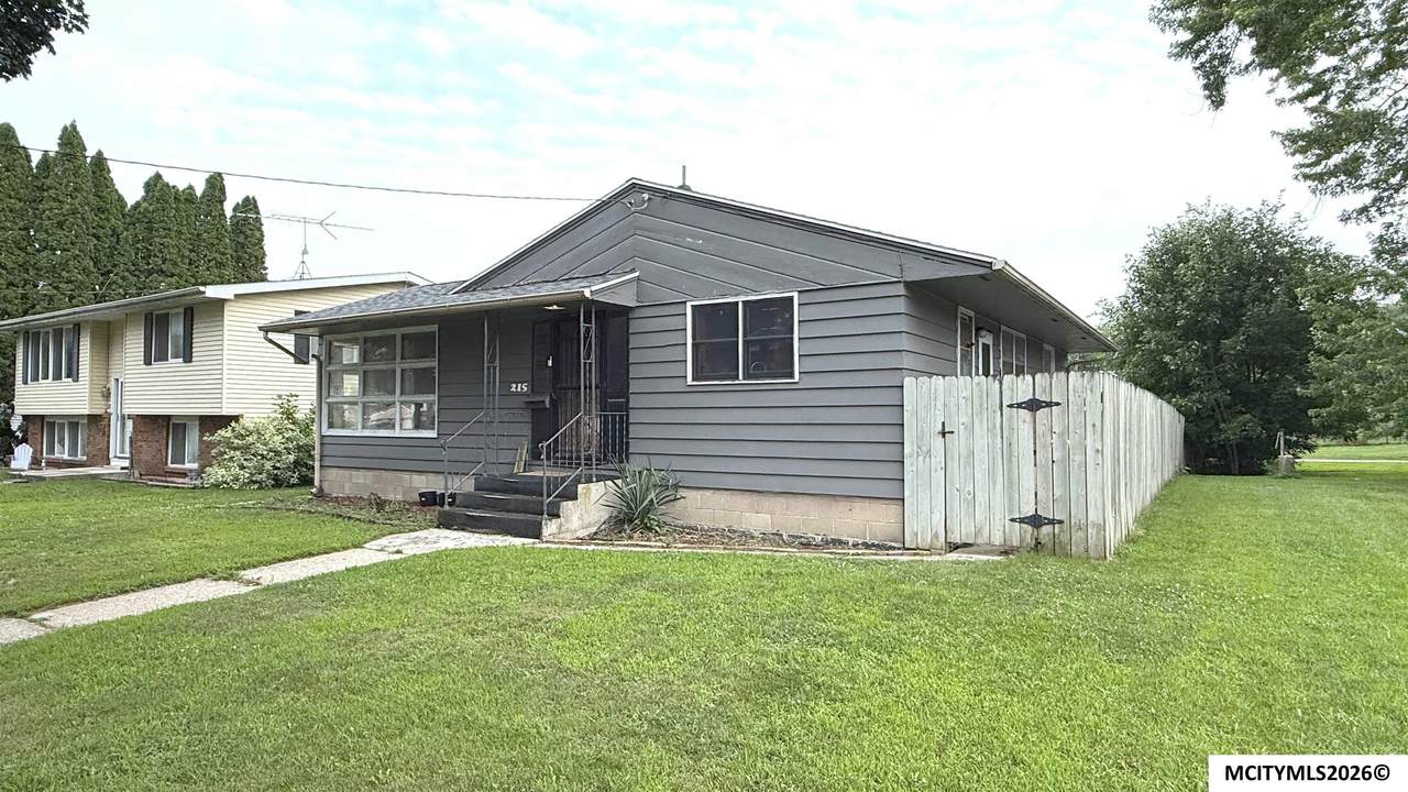 215 15th Nw - Photo 1