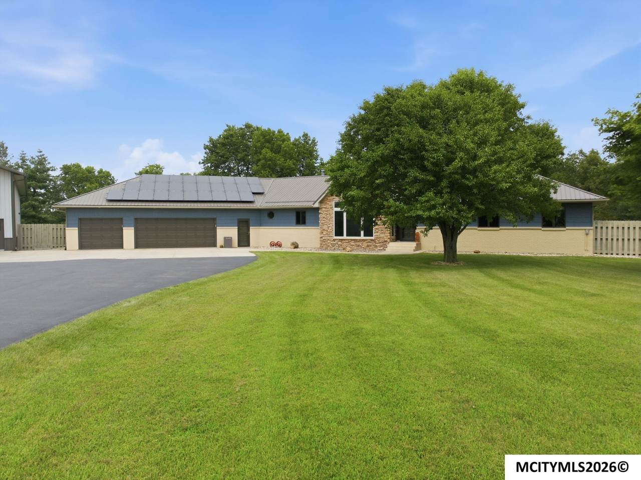 1005 Prairie View Pl - Photo 1