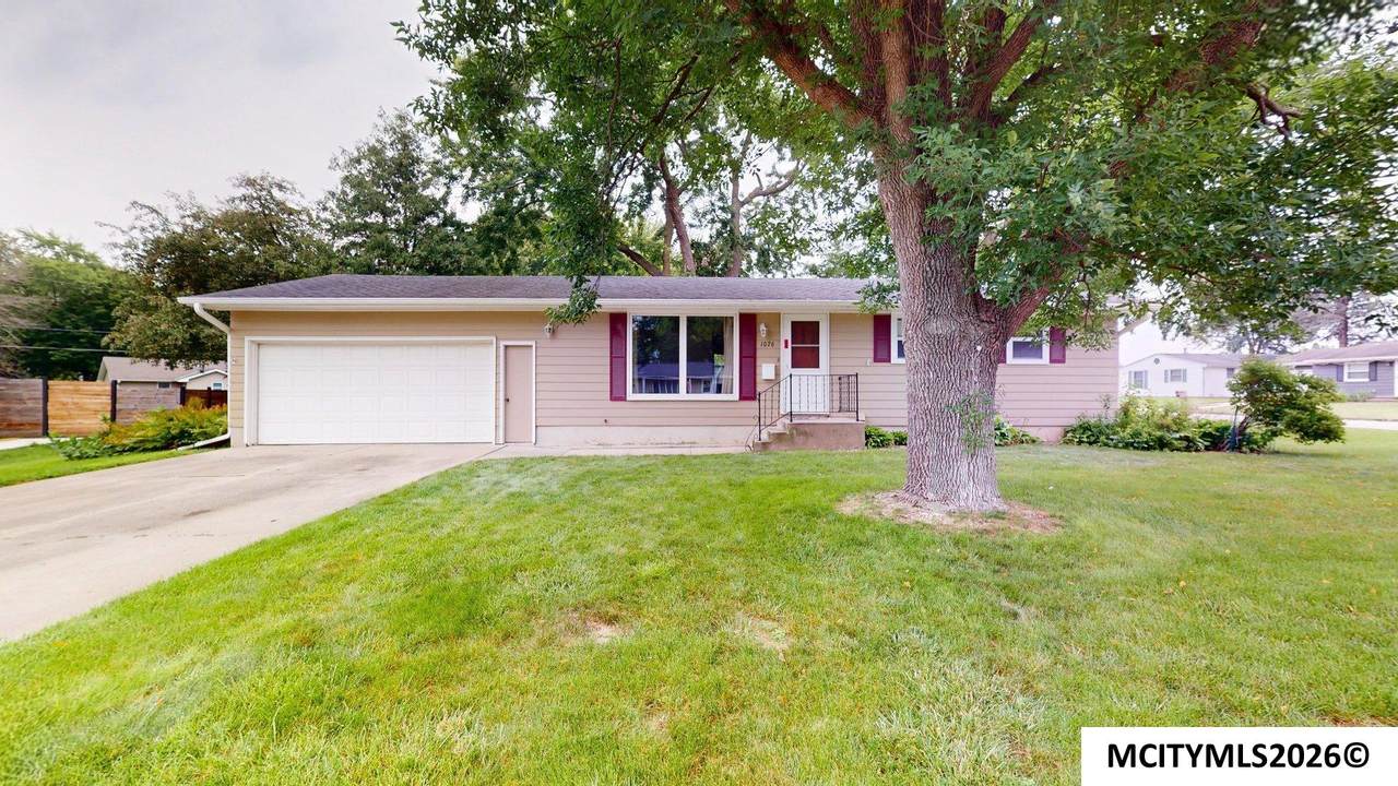 1076 Park Lane - Photo 1