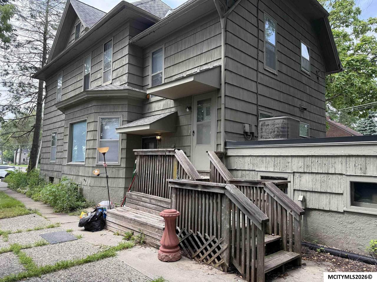 214 1st Nw - Photo 1