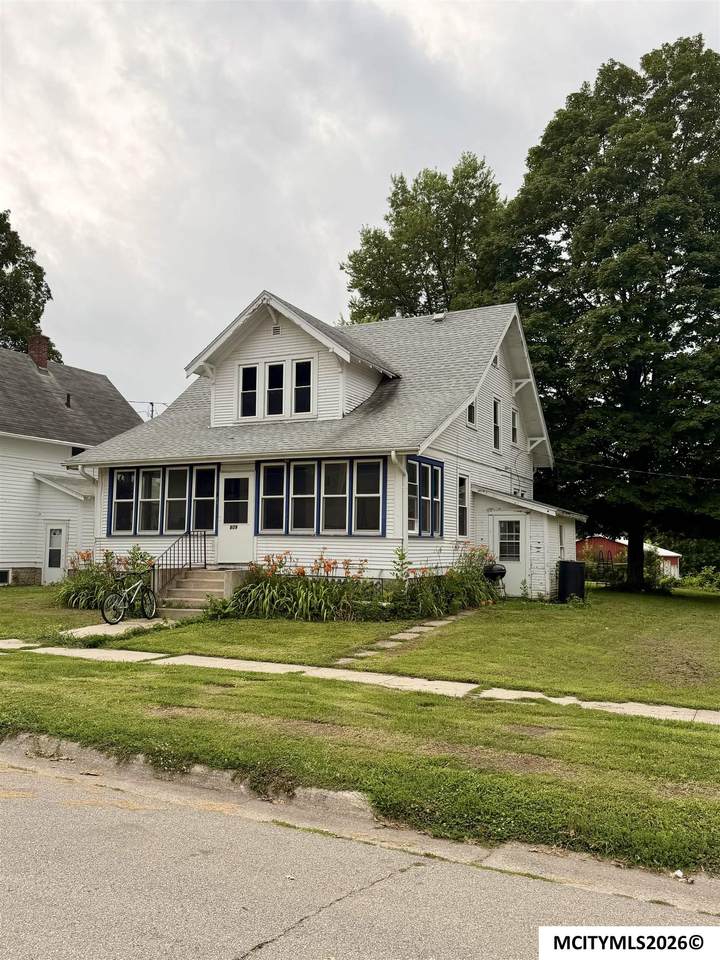 809 9th St - Photo 1
