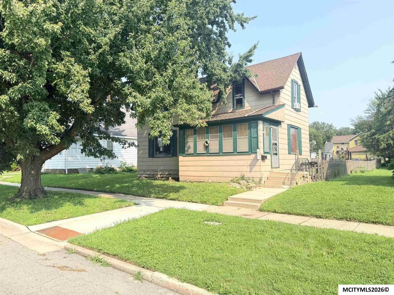 526 6th Se - Photo 1