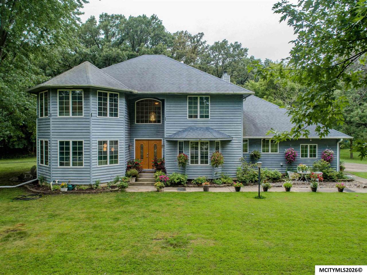 1 Twin Oak Ln - Photo 1